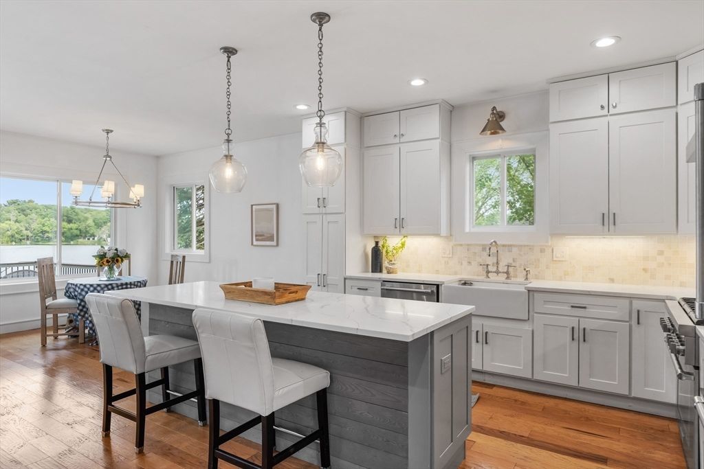 Chandelier, Dining room, Interior, Kitchen, Pendant Lights, Recessed Lighting, Wood Texture Flooring