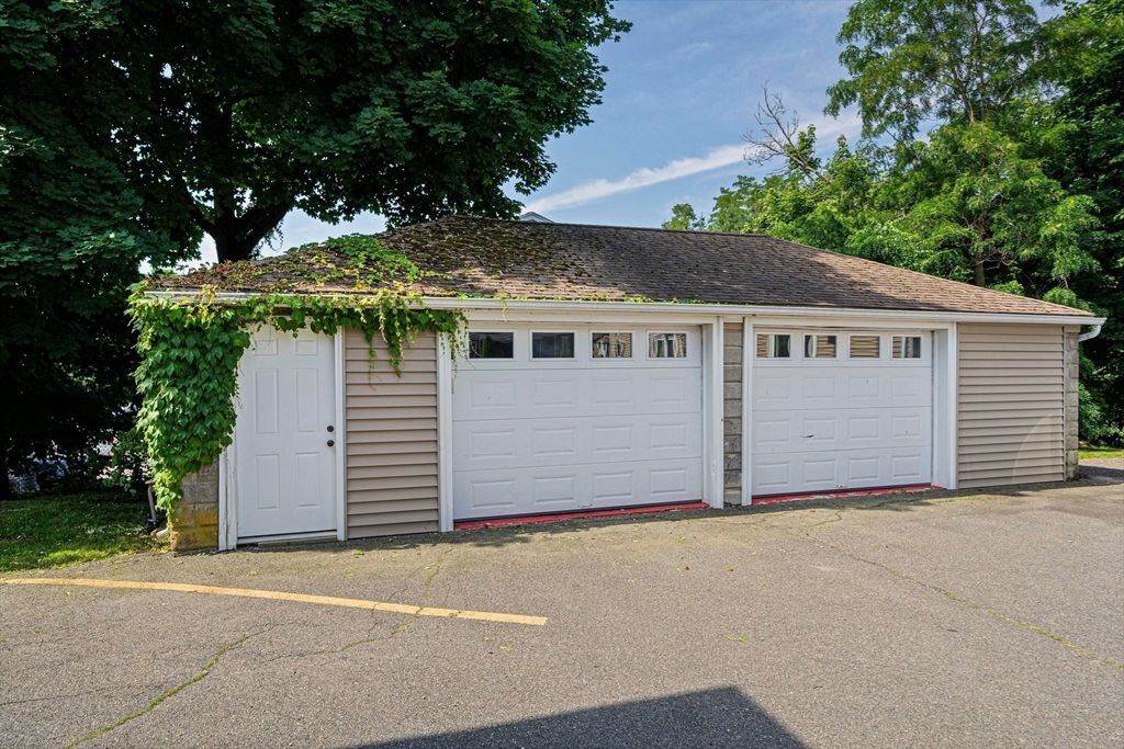 Detached Garage, Exterior