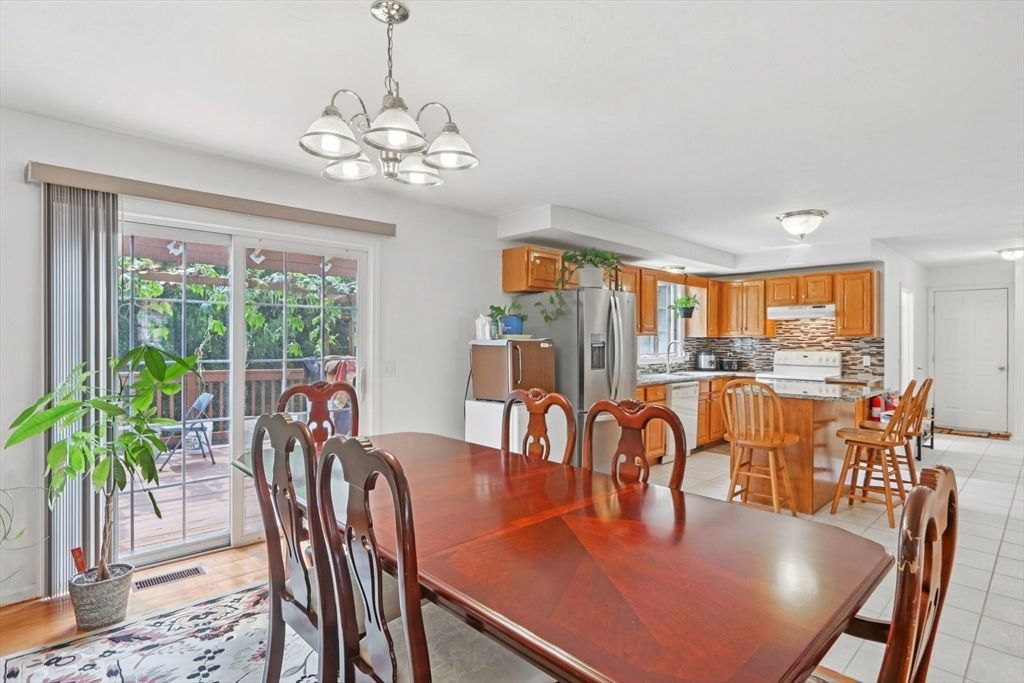 Chandelier, Dining room, Interior, Kitchen