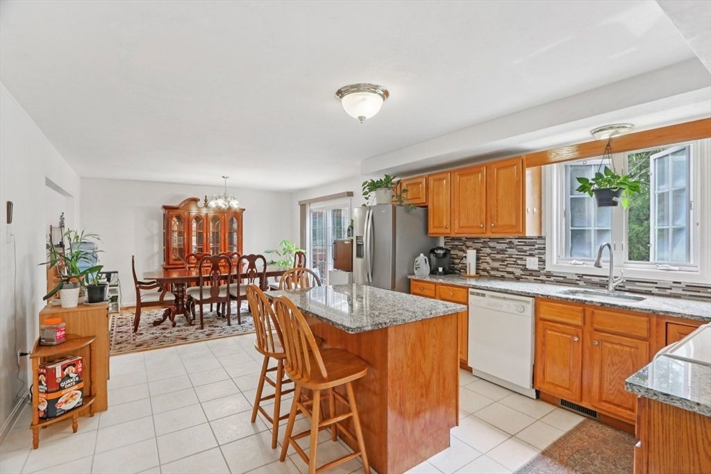 Chandelier, Dining room, Interior, Kitchen
