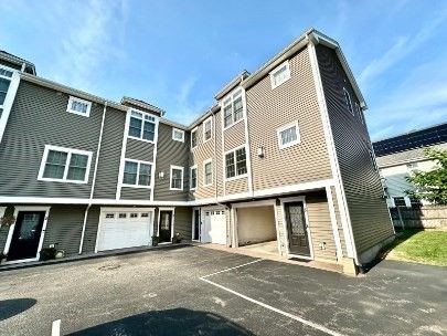 Attached, Exterior, Facade, Rowhouse