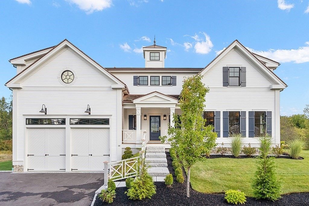 Attached, Exterior, Facade, Farmhouse