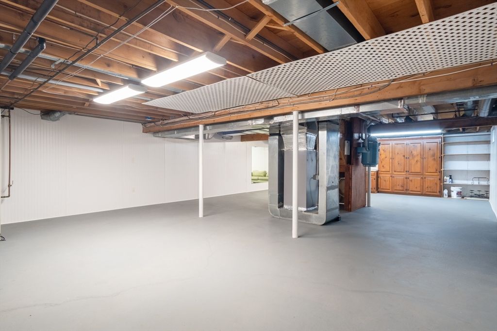 Garage, Interior, Wooden Beams