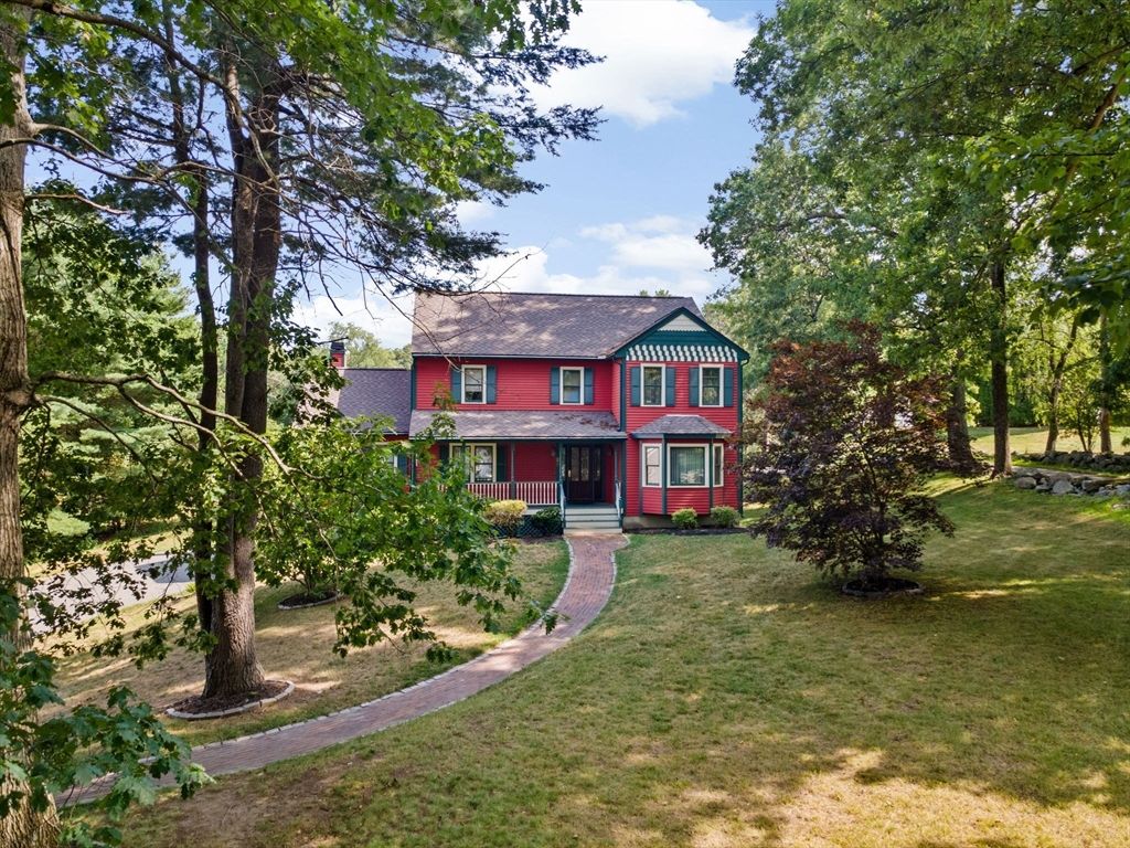 Backyard, Exterior, Facade, Queen Anne Victorian