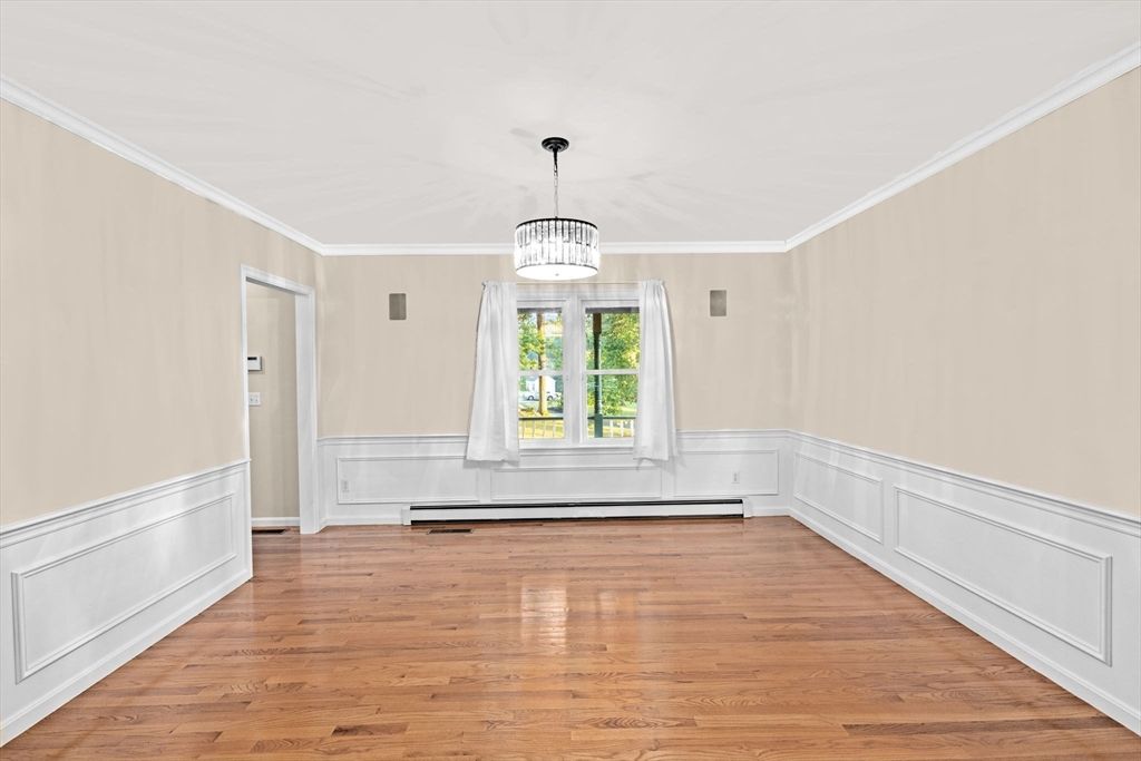 Empty room, Interior, Pendant Lights, Wood Texture Flooring