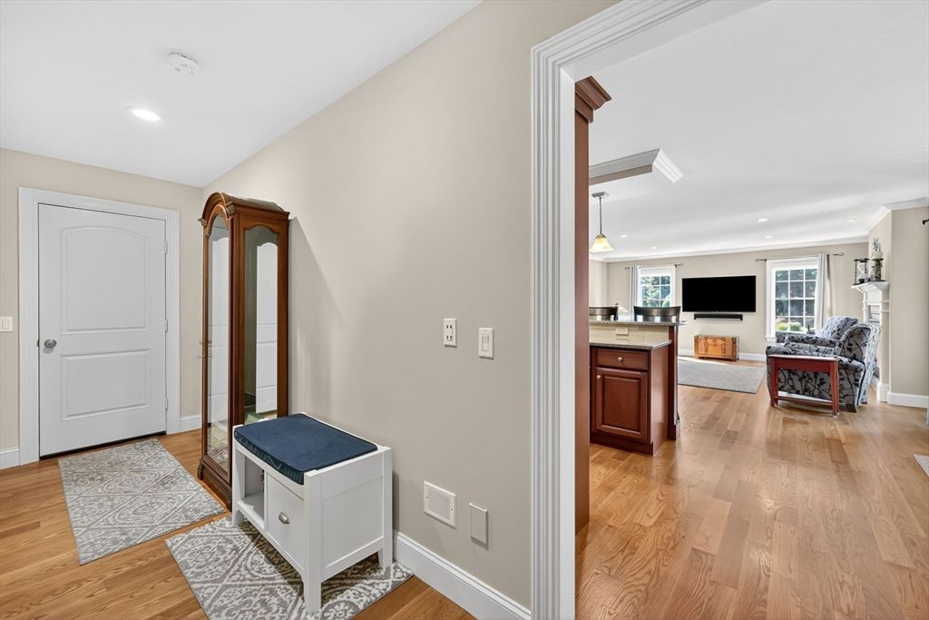 Interior, Pendant Lights, Recessed Lighting, Wood Texture Flooring