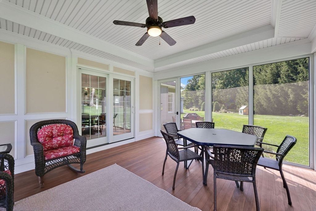 Dining room, Interior, Sun Room, Wood Texture Flooring