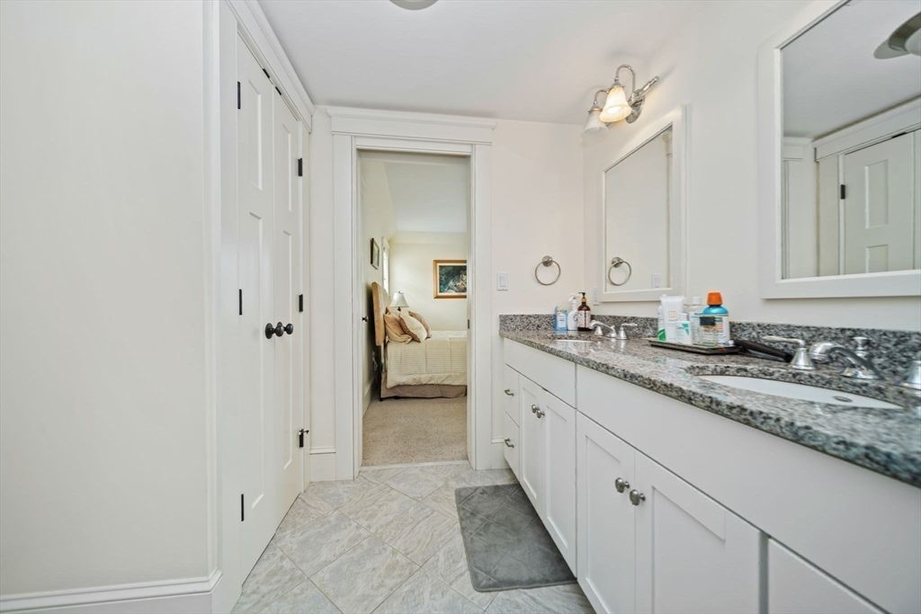 Bathroom, Bedroom, Dual Sink Vanities, Interior