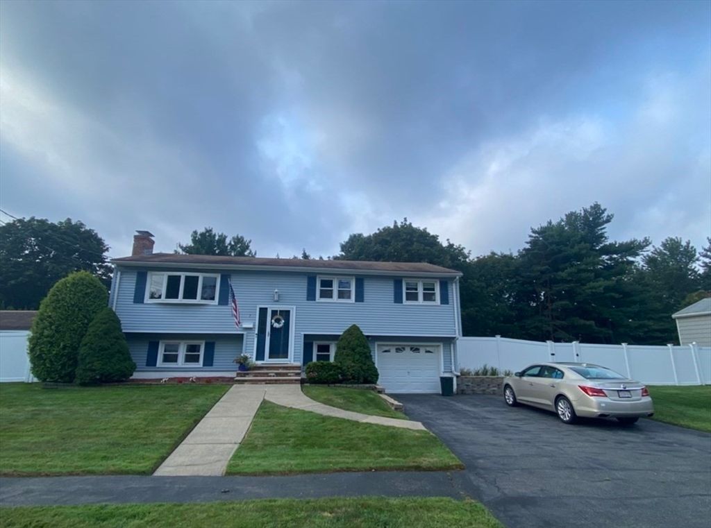Attached, Exterior, Facade, Raised Ranch