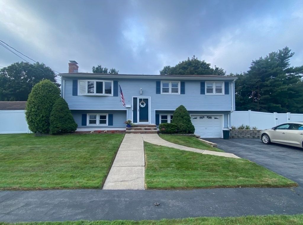 Attached, Exterior, Facade, Raised Ranch