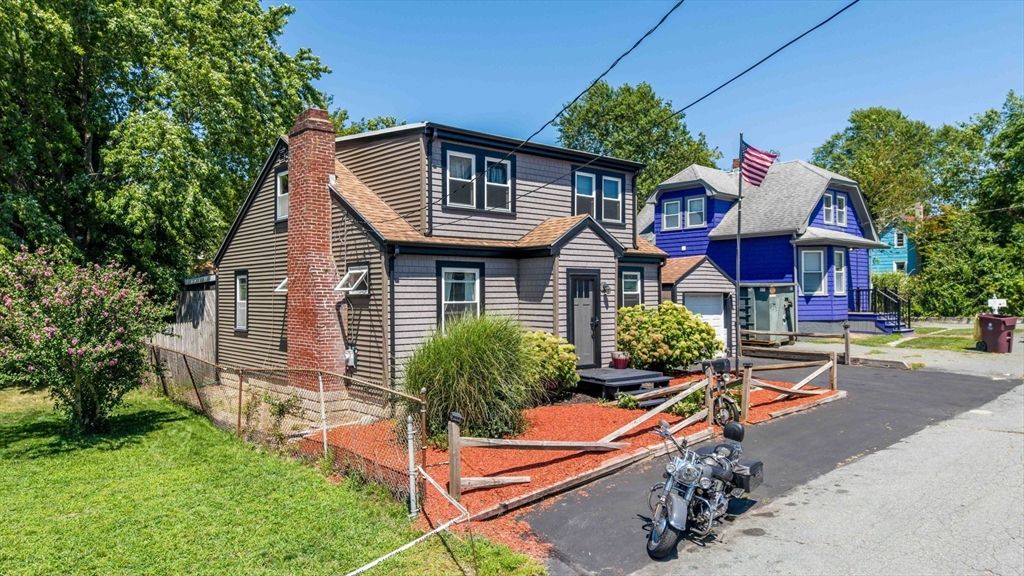 Exterior, Facade, Tudor Revival
