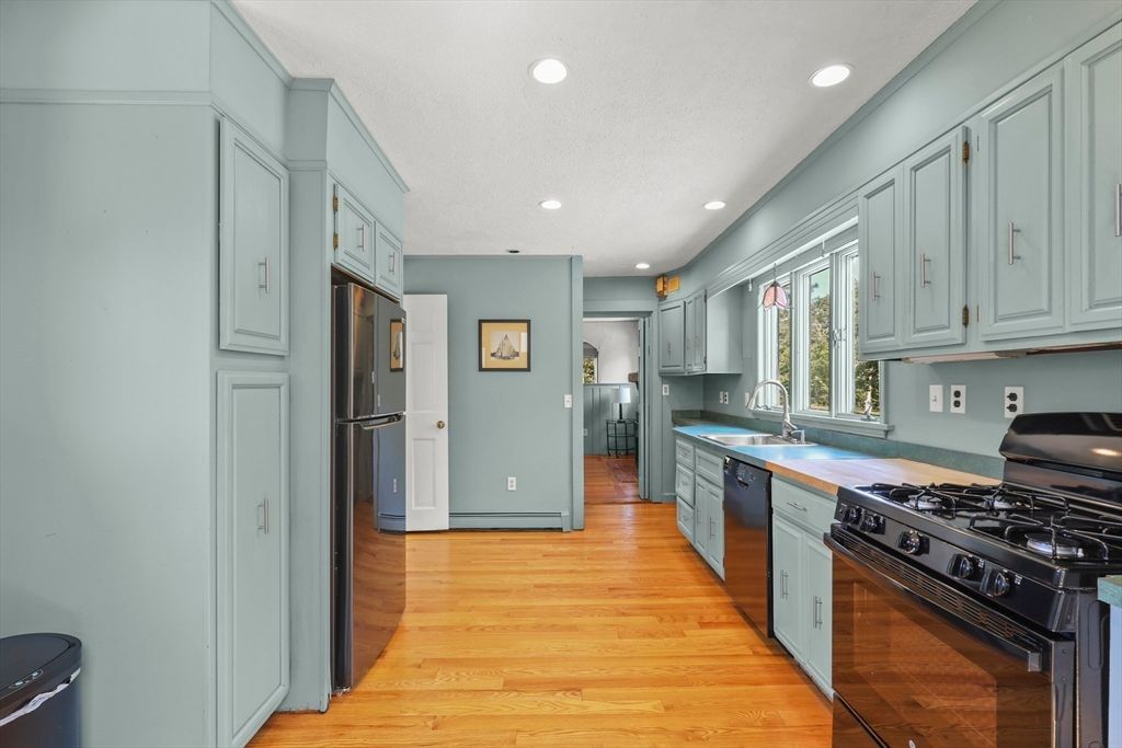Interior, Kitchen, Recessed Lighting, Wood Texture Flooring