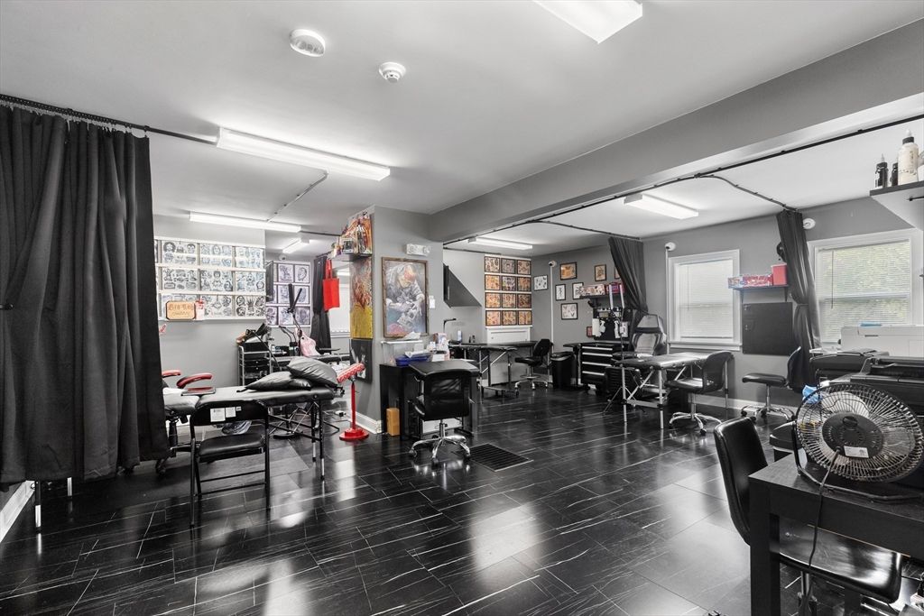 Dining room, Fitness Equipment, Interior