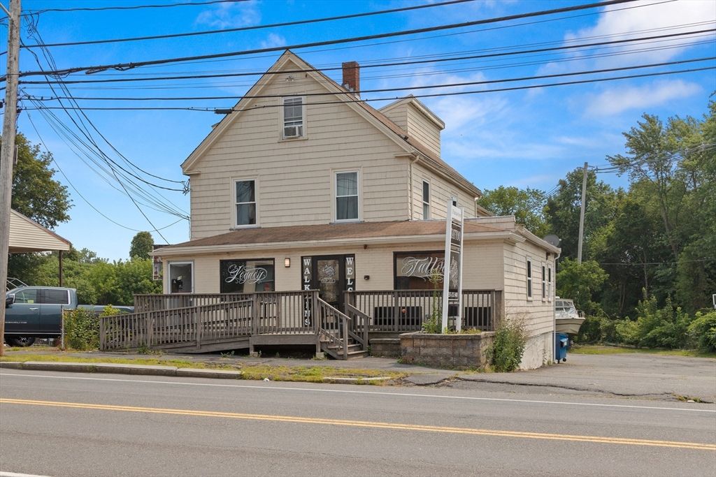 Exterior, Facade, Queen Anne Victorian