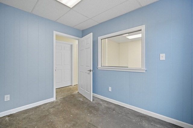 Empty room, Interior