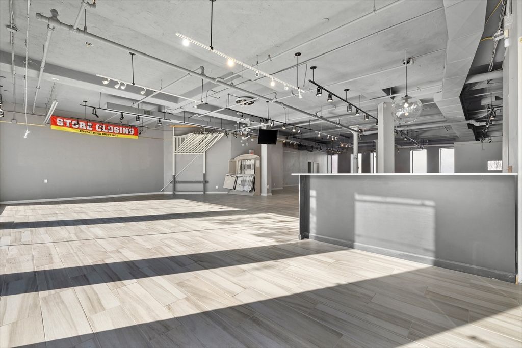 Interior, Pendant Lights, Wood Texture Flooring