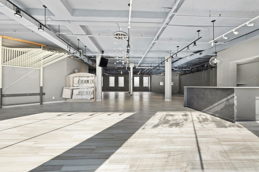 Interior, Pendant Lights, Wood Texture Flooring