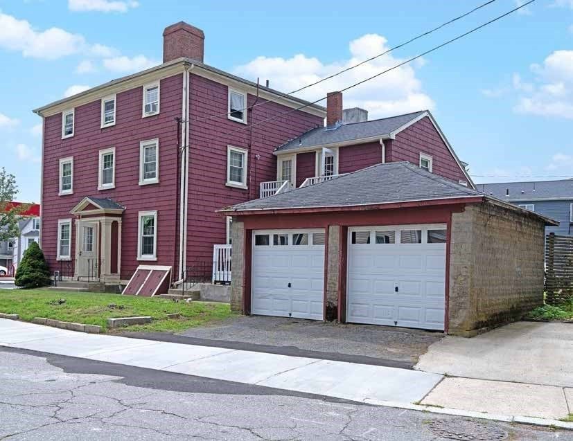 Attached, Exterior, Facade, Rowhouse