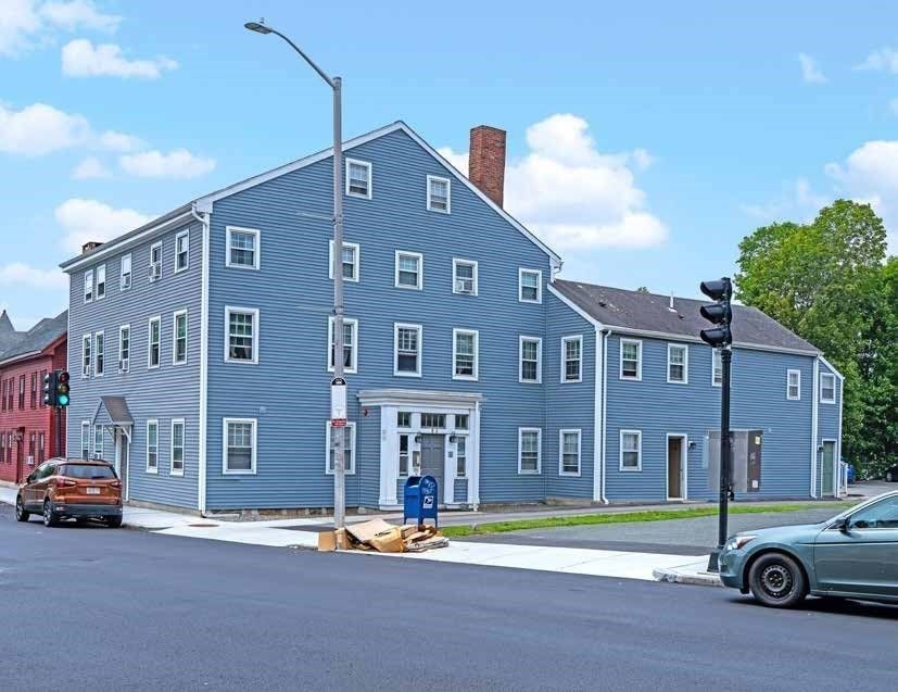 Exterior, Facade, Rowhouse