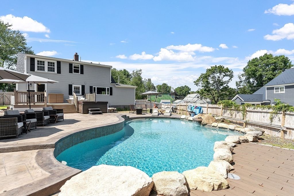 Exterior, Pool