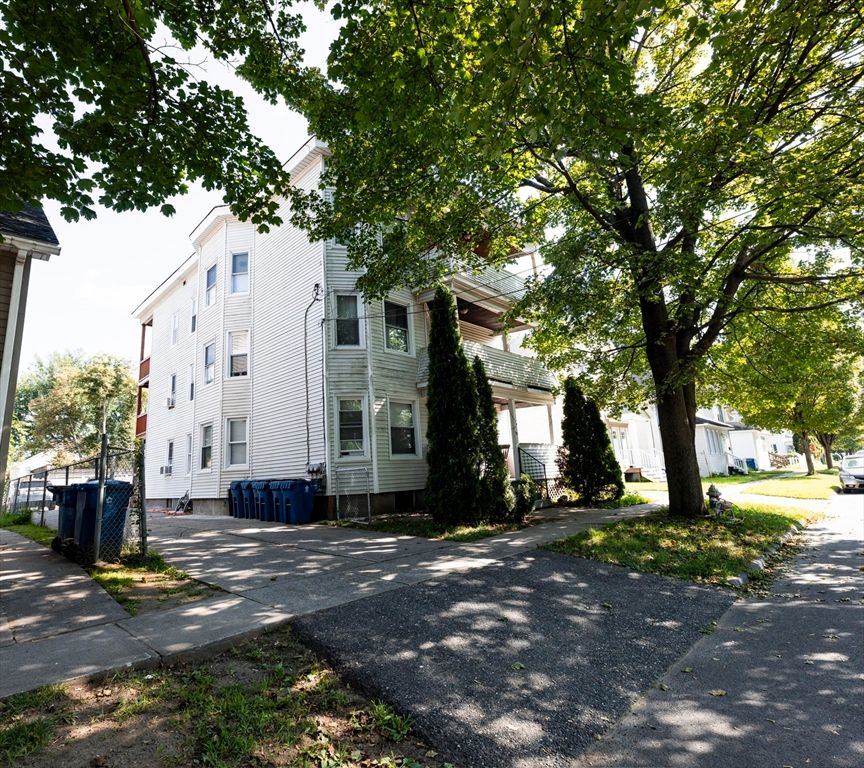 Backyard, Exterior, Facade, American Foursquare