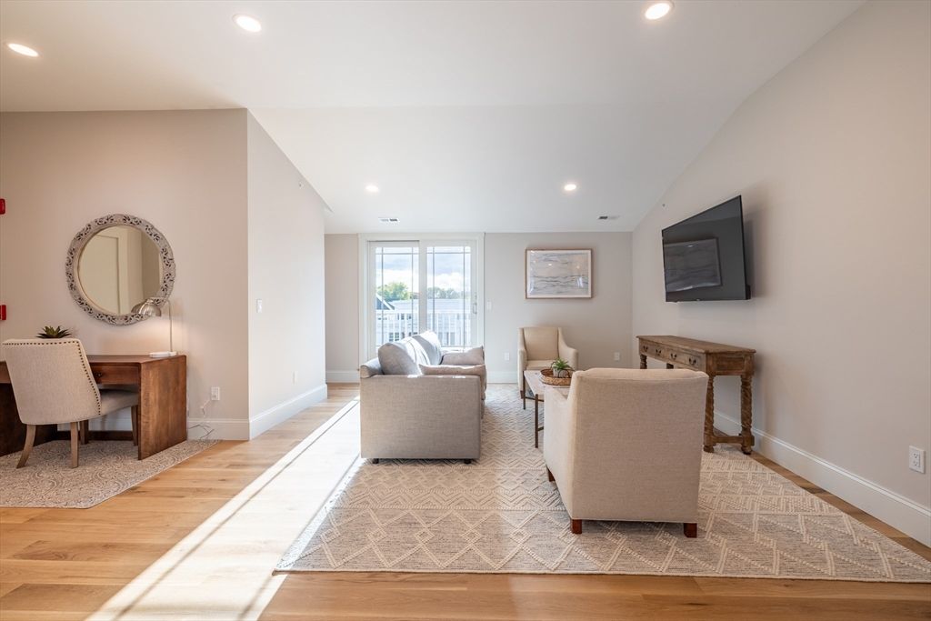 Interior, Living room, Recessed Lighting, Wood Texture Flooring