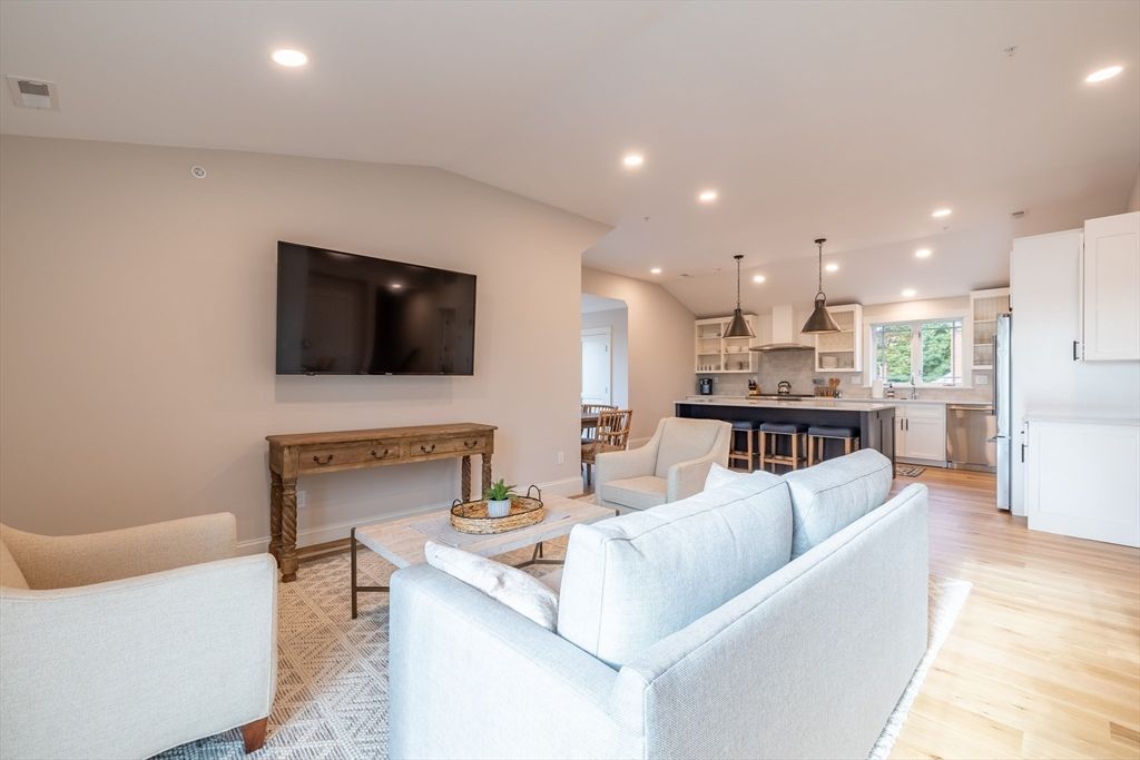 Interior, Kitchen, Living room, Pendant Lights, Recessed Lighting, Wood Texture Flooring