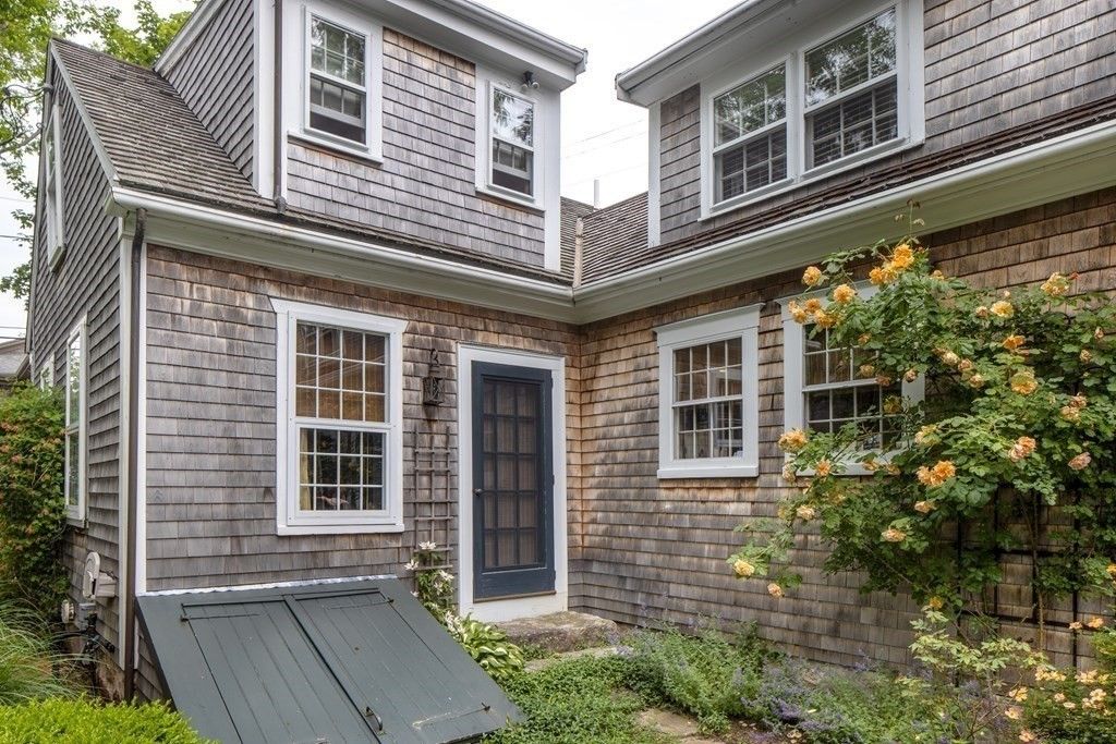 Exterior, Facade, None