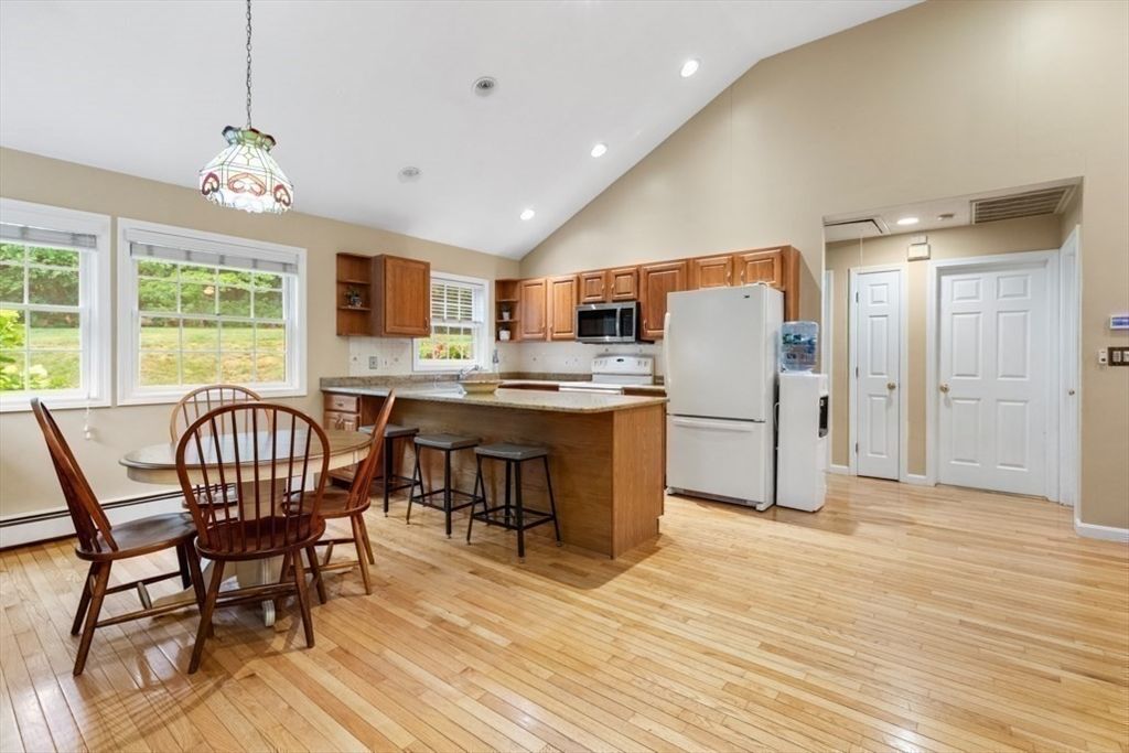 Dining room, Interior, Kitchen, Pendant Lights, Recessed Lighting, Wood Texture Flooring