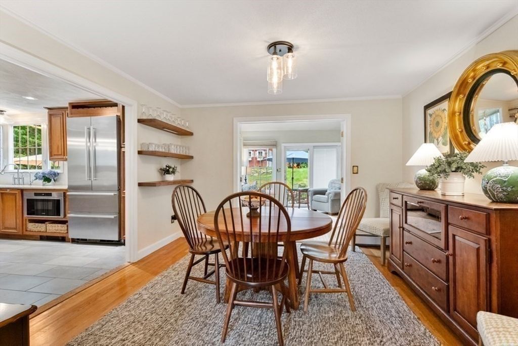 Dining room, Interior, Kitchen, Stainless Steel Appliances, Wood Texture Flooring
