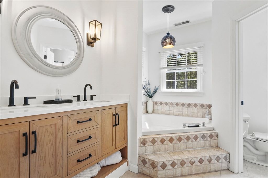 Bathroom, Dual Sink Vanities, Interior, Pendant Lights