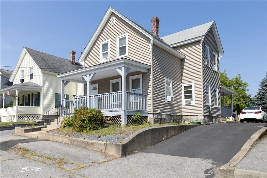 Exterior, Facade, Queen Anne Victorian