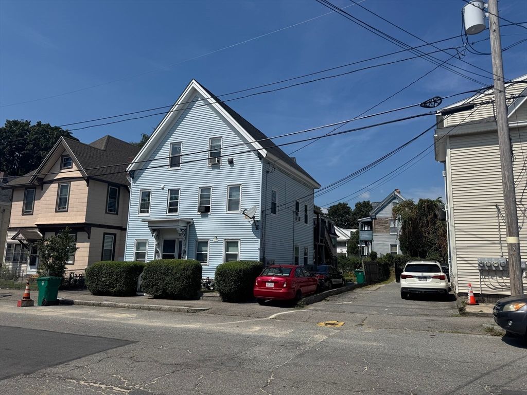 Exterior, Facade, Queen Anne Victorian