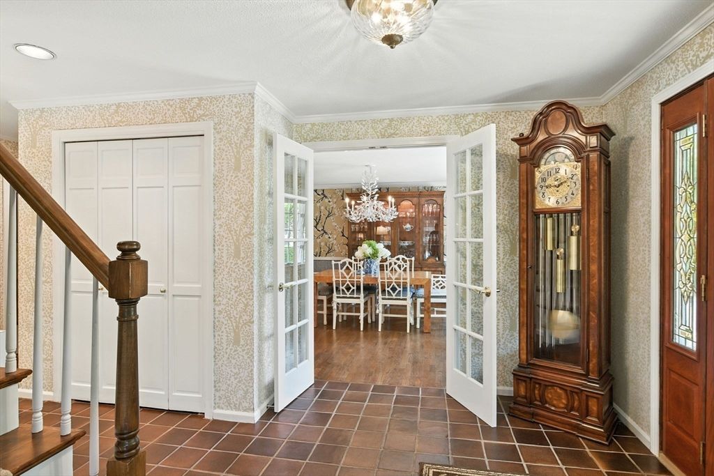 Chandelier, Dining room, Interior, Recessed Lighting, Wood Texture Flooring