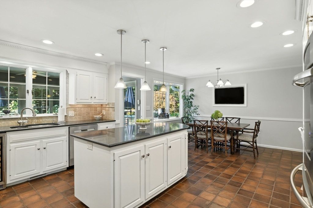 Dining room, Interior, Kitchen, Pendant Lights, Recessed Lighting, Stainless Steel Appliances