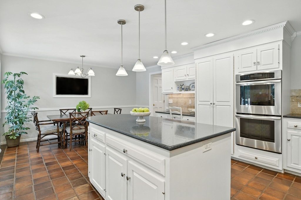 Dining room, Interior, Kitchen, Pendant Lights, Recessed Lighting, Stainless Steel Appliances