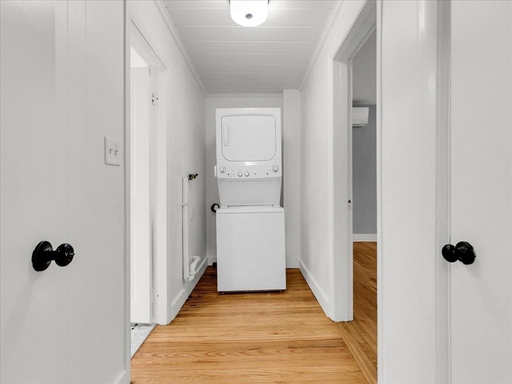 Interior, Utility Closets, Washer, Wood Texture Flooring