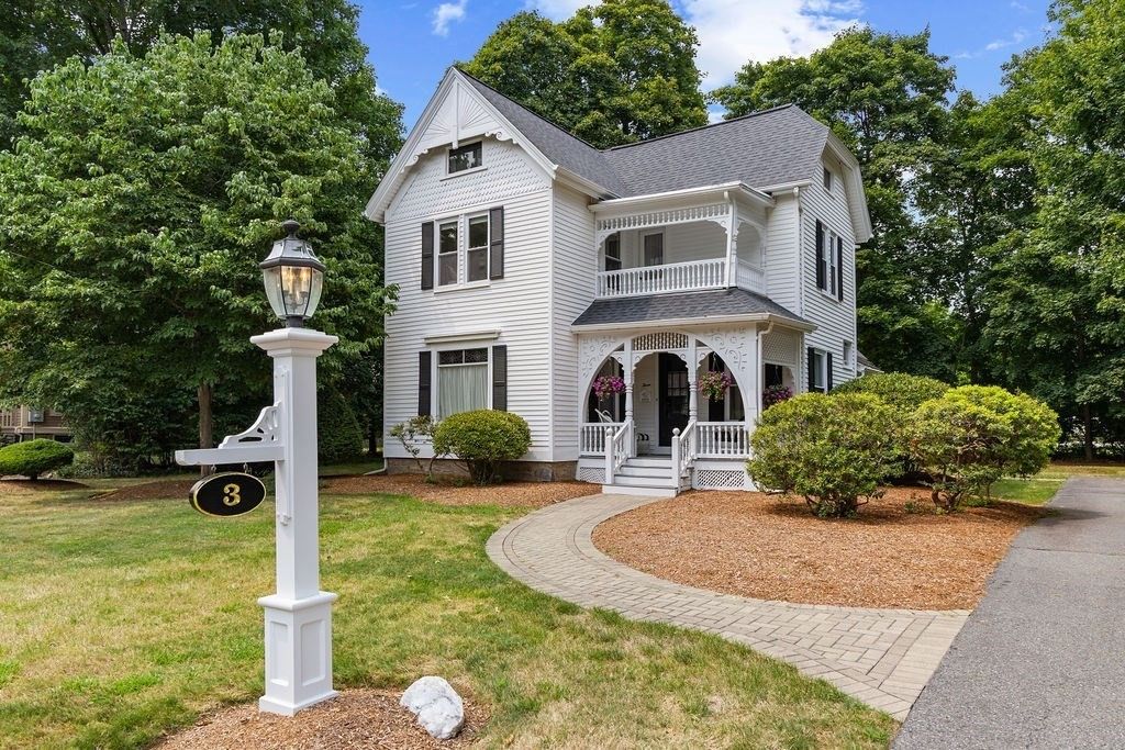 Backyard, Exterior, Facade, Queen Anne Victorian