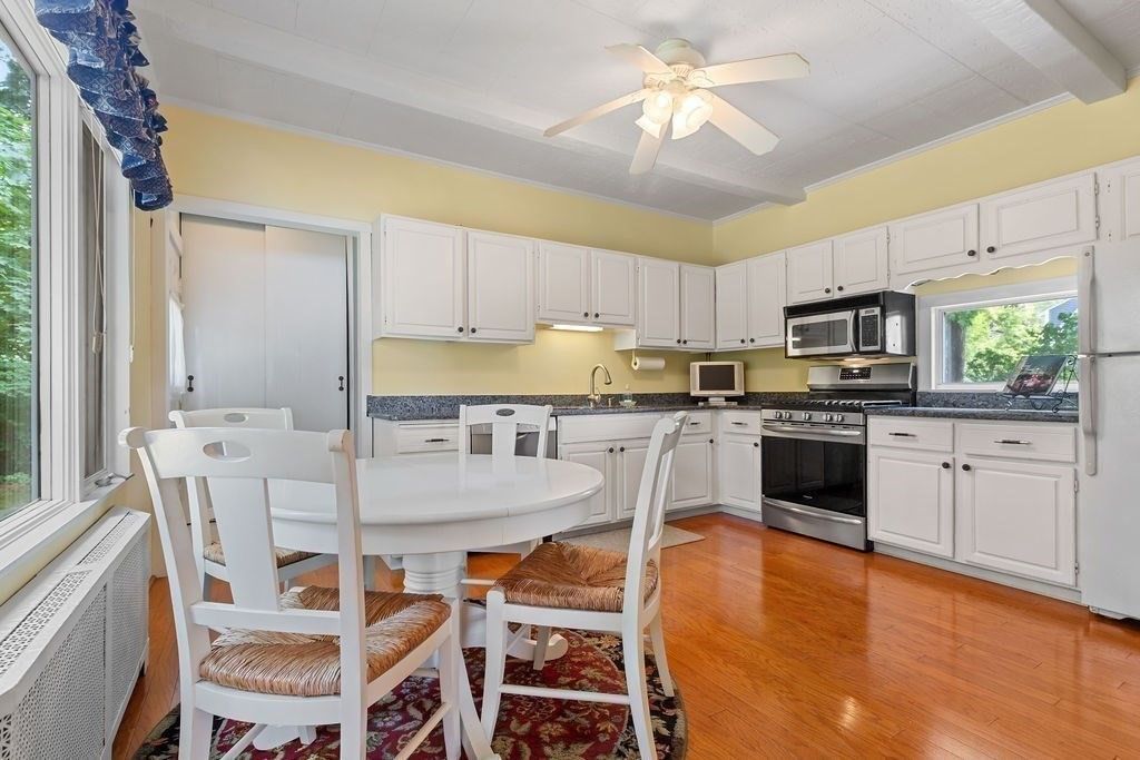 Dining room, Interior, Kitchen, Stainless Steel Appliances, Wood Texture Flooring