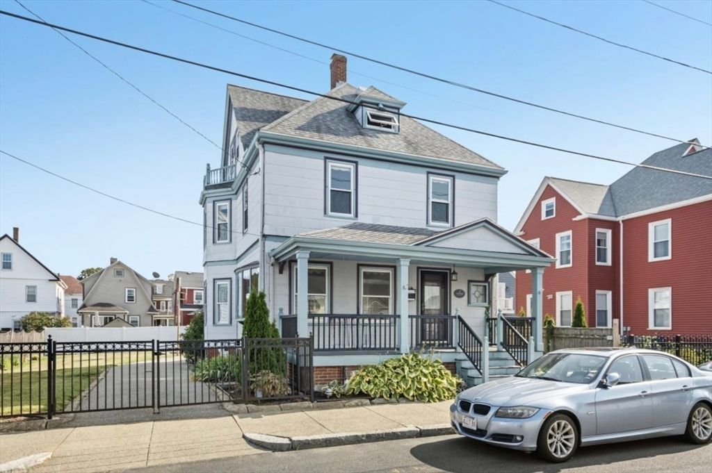 Exterior, Facade, Queen Anne Victorian