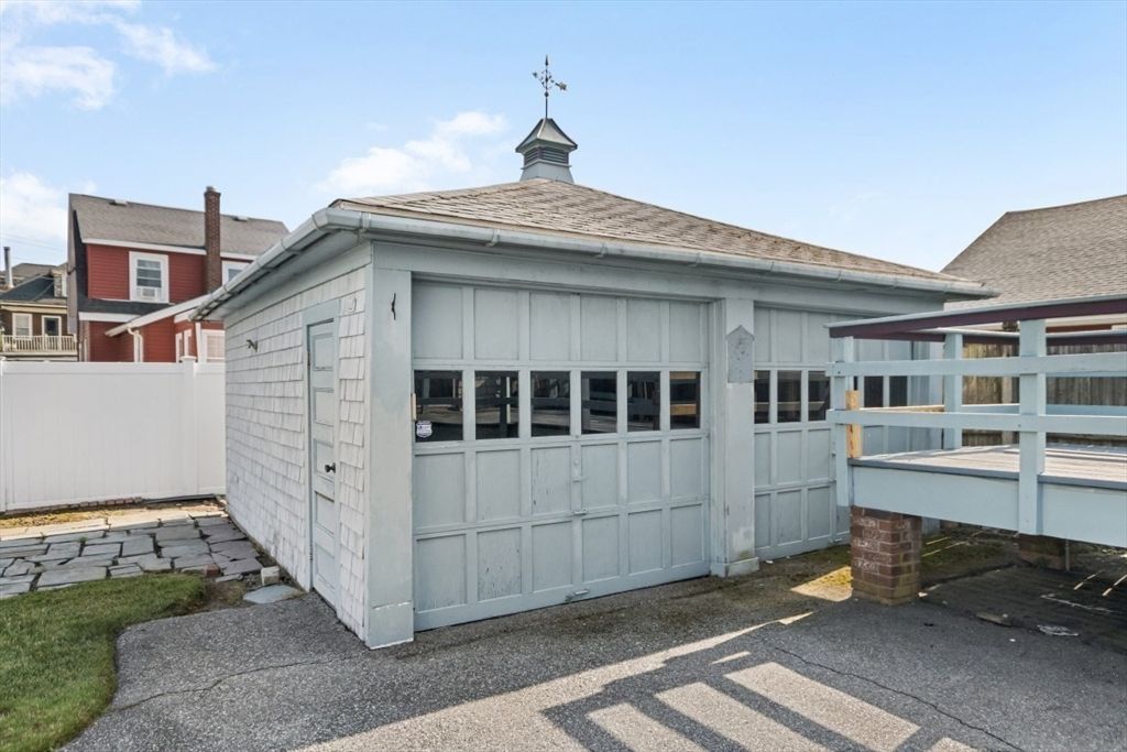 Detached Garage, Exterior