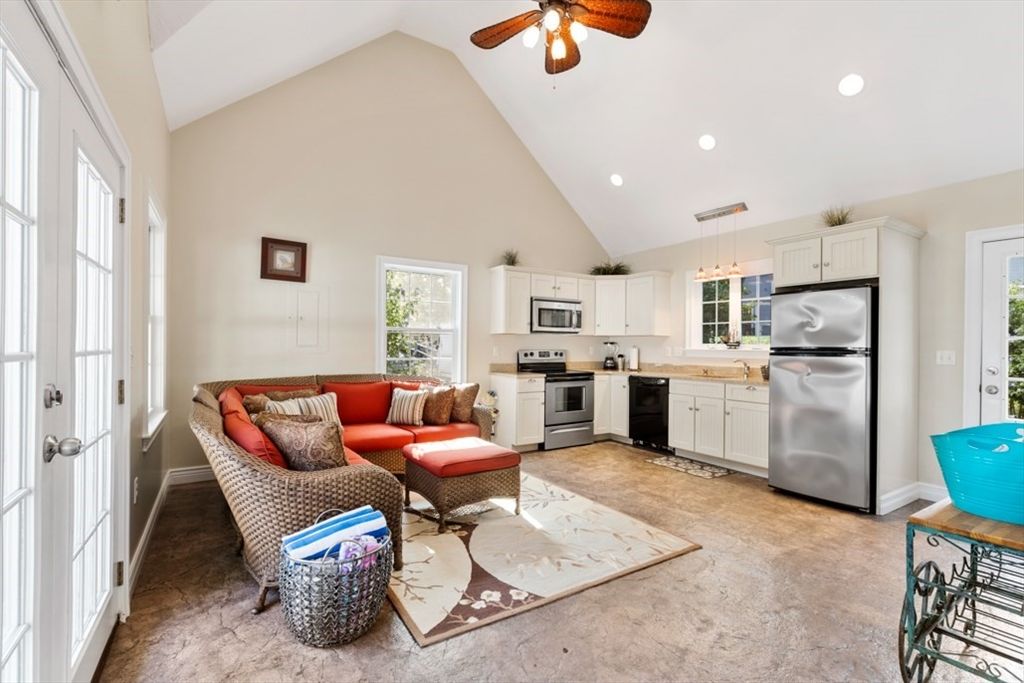 Interior, Kitchen, Living room, Pendant Lights, Recessed Lighting, Stainless Steel Appliances