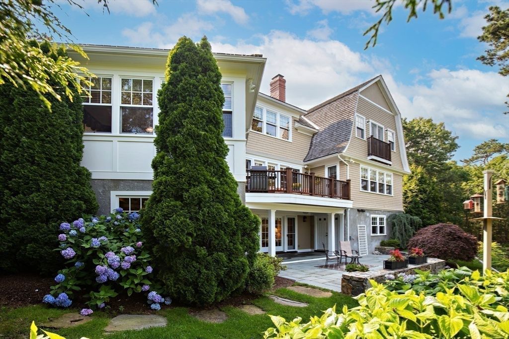 Exterior, Facade, Queen Anne Victorian