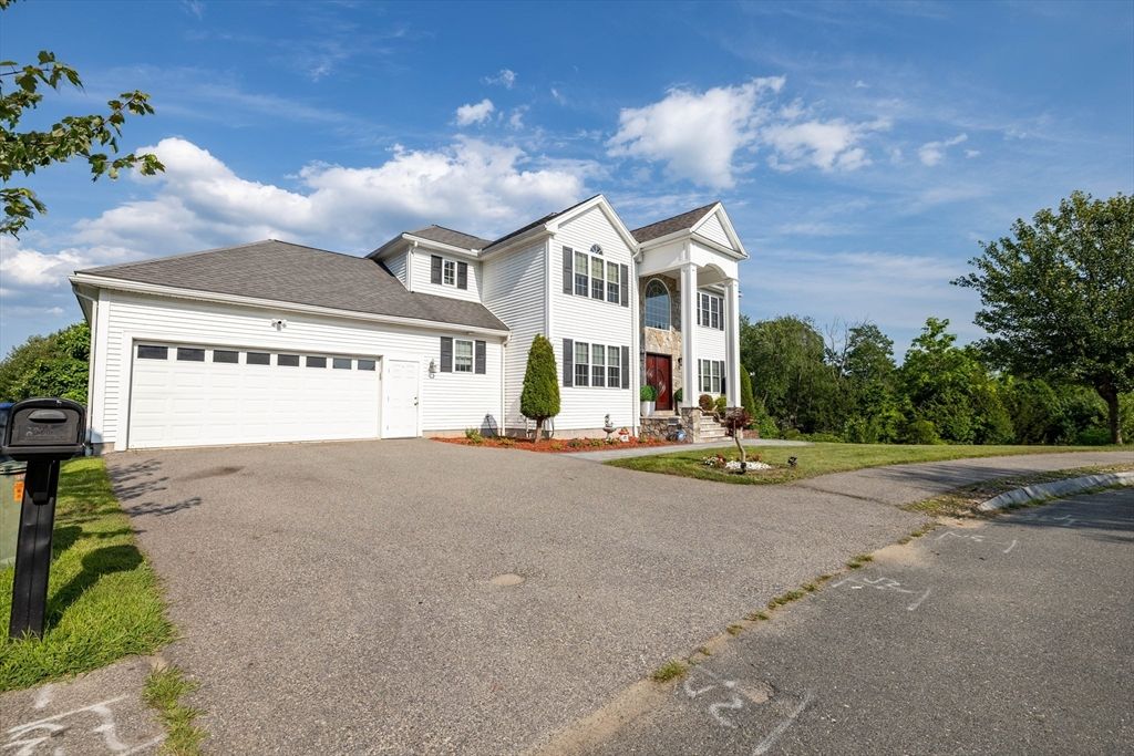Attached, Exterior, Facade, Farmhouse