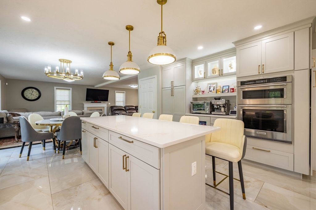 Dining room, Interior, Kitchen, Living room, Pendant Lights, Recessed Lighting, Stainless Steel Appliances