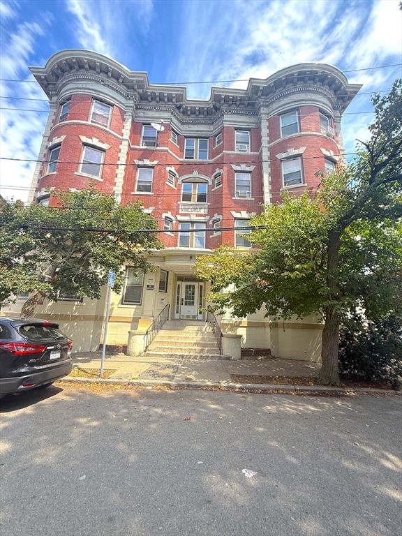 Exterior, Facade, Brick Facade, Rowhouse