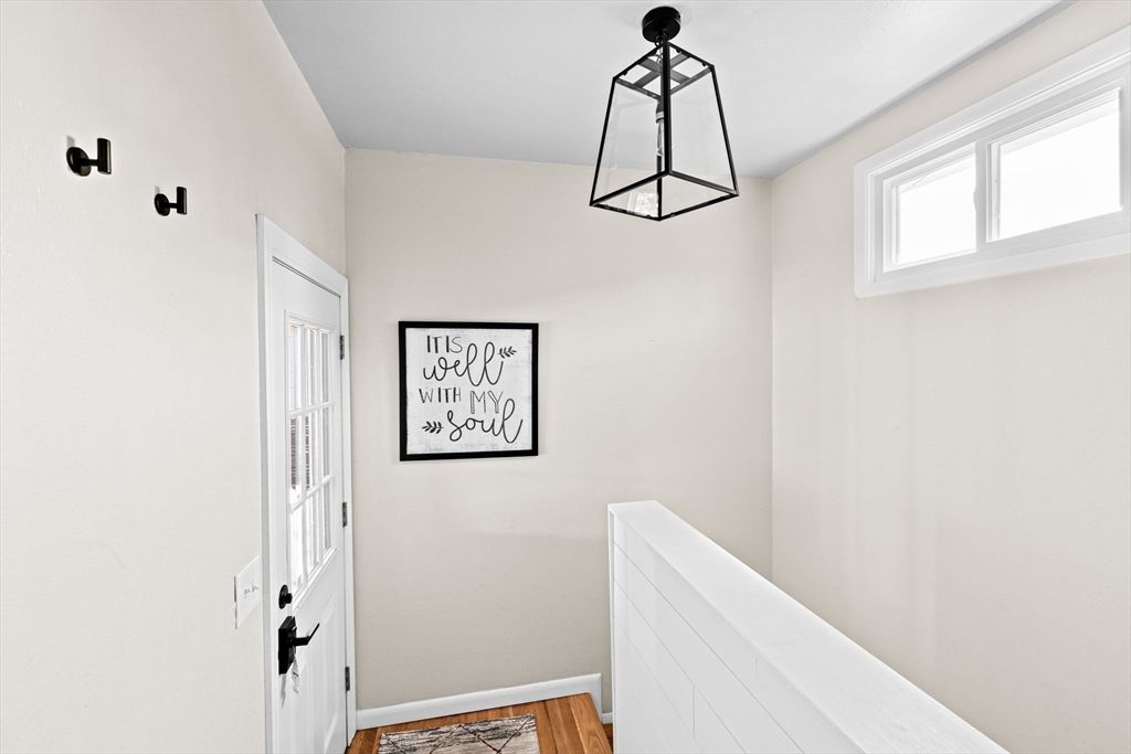 Interior, Pendant Lights, Wood Texture Flooring