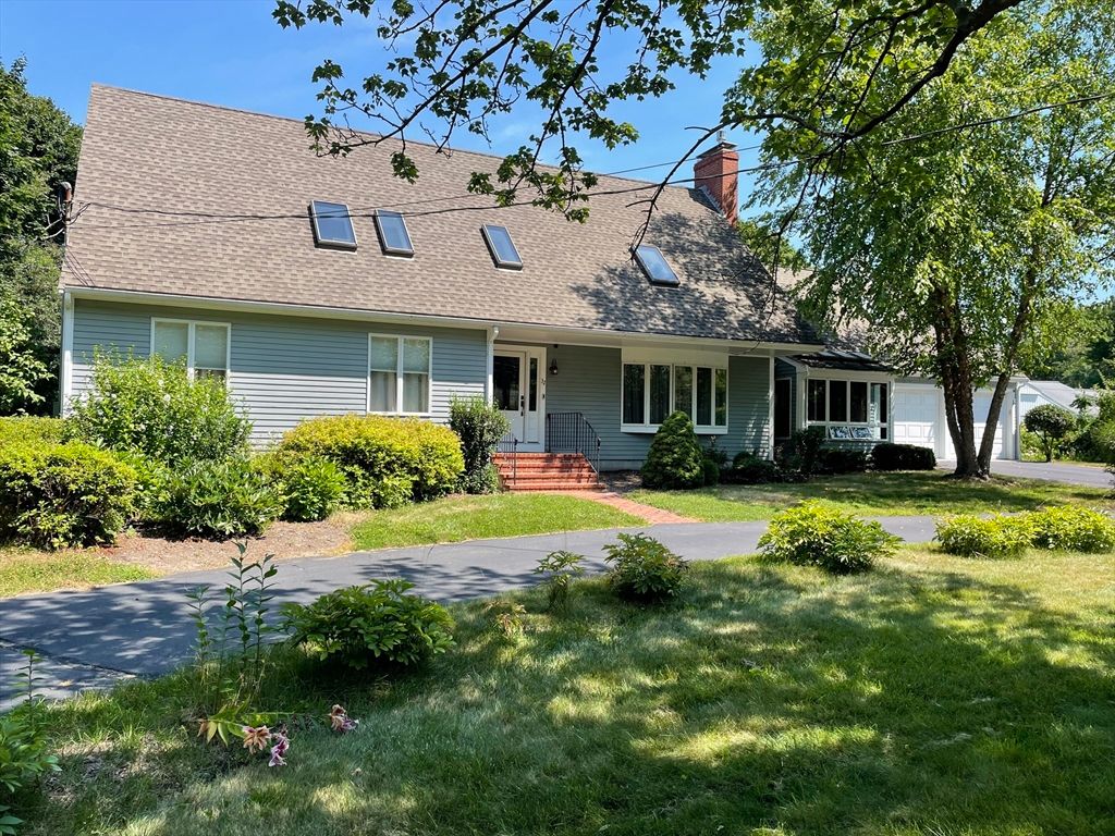 Backyard, Exterior, Facade, Cape Cod