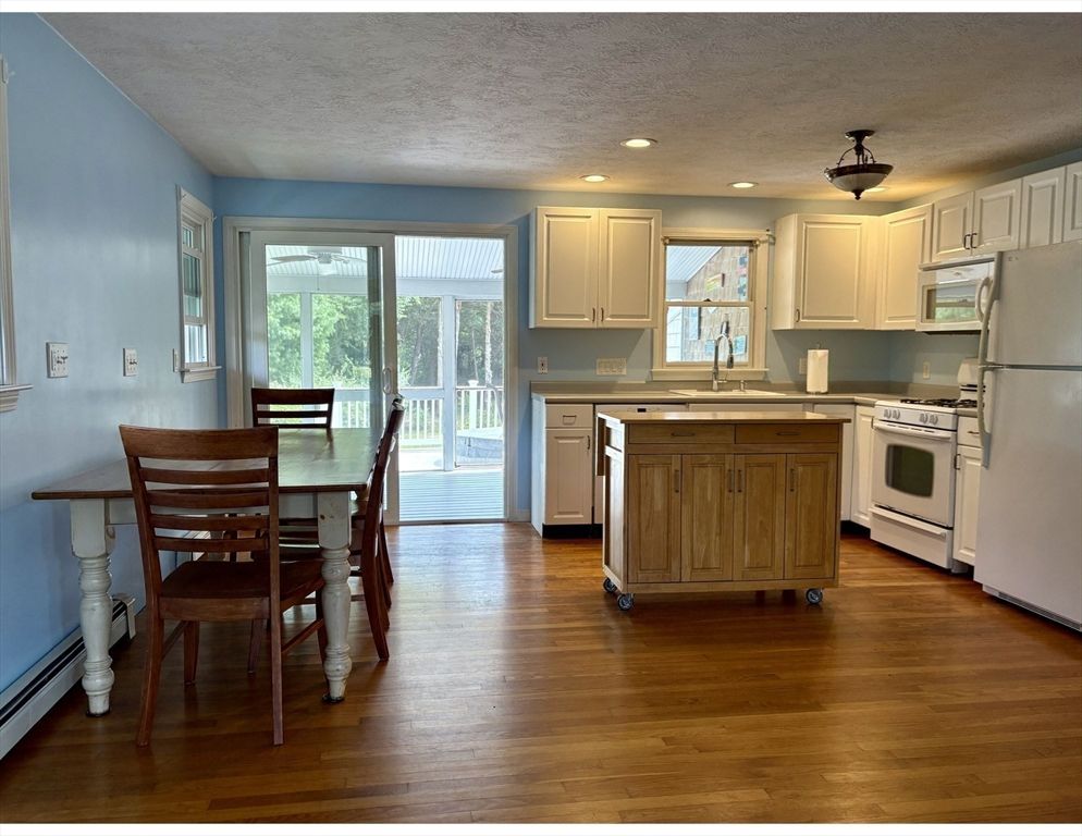 Dining room, Interior, Kitchen, Recessed Lighting, Wood Texture Flooring