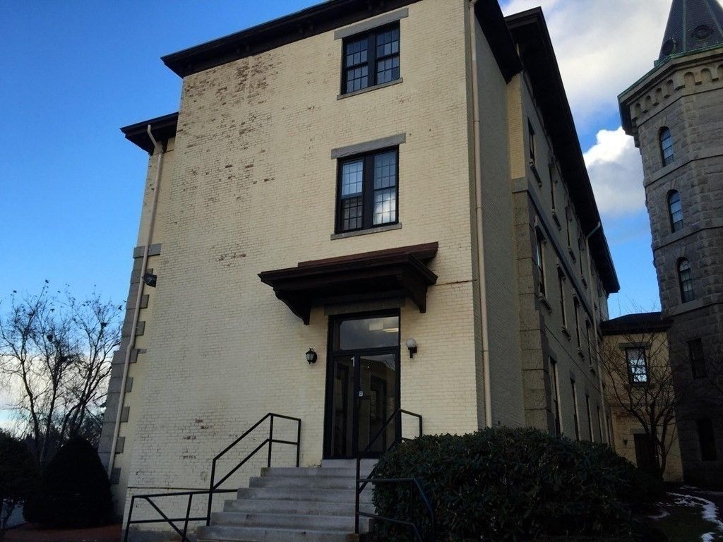 Exterior, Facade, Rowhouse